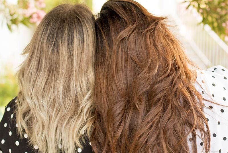 deux femmes le dos tourné