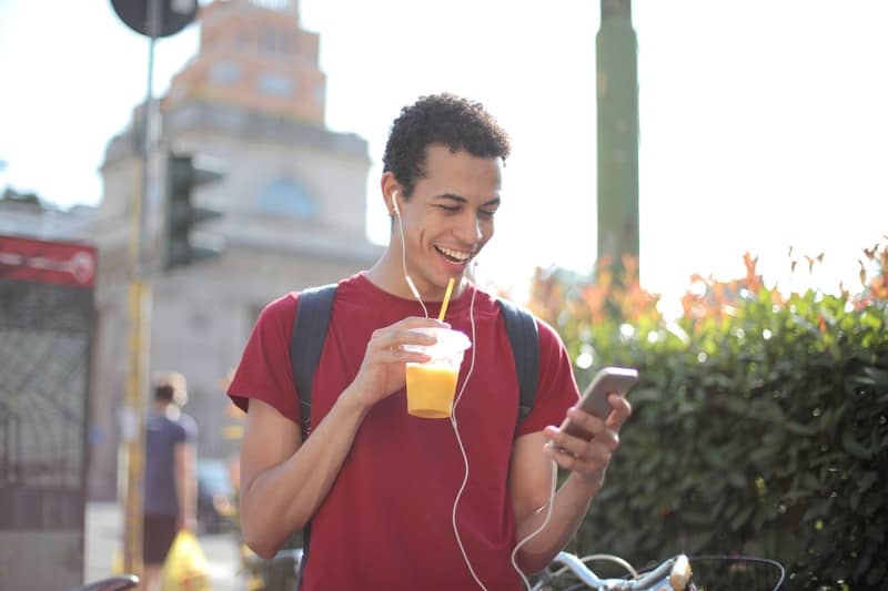 sourire, jeune homme, tenue, téléphone portable