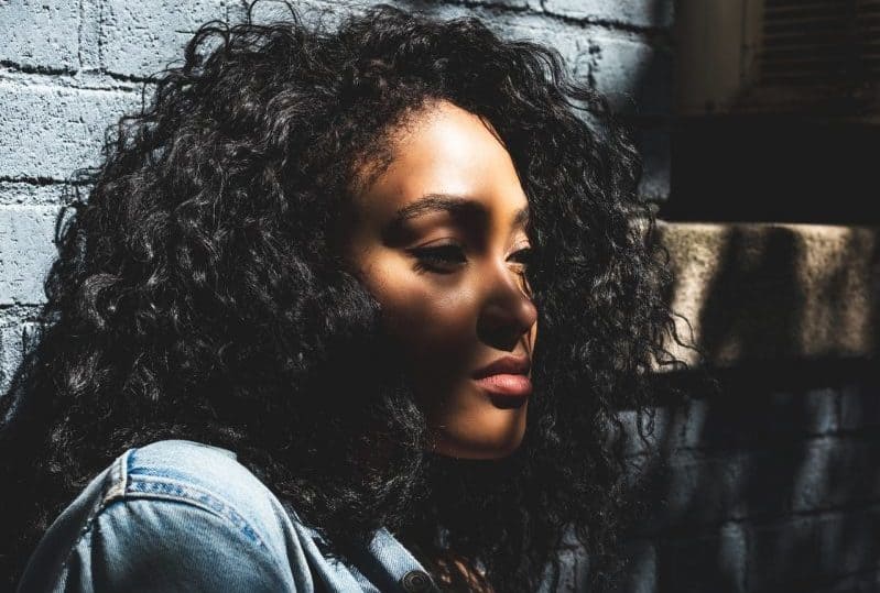 une fille triste fatiguée