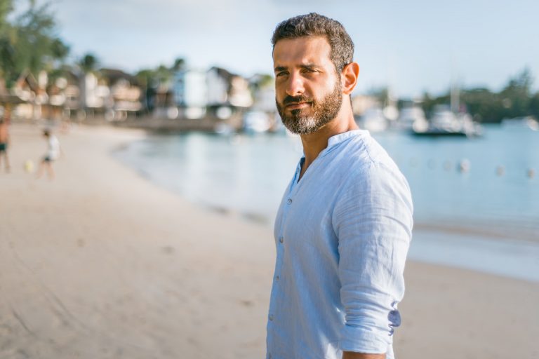 homme sur la plage