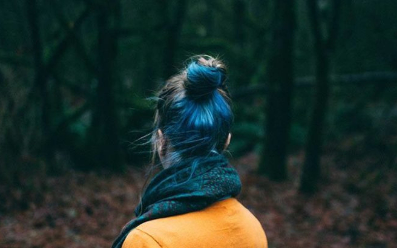 jeune femme en bois