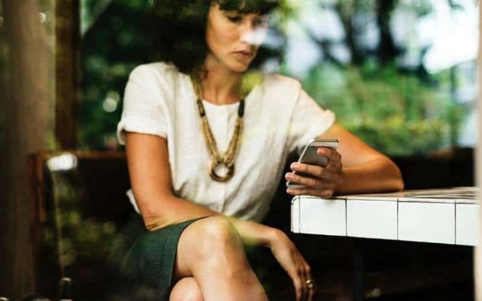 textos de jeune femme au cafe