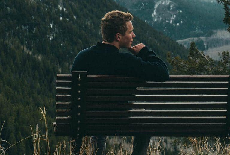 Homme Distant Par Peur De Tomber Amoureux 7 Signes Attendrissants Indiquant Qu’Il A Peur De Tomber Amoureux De Vous