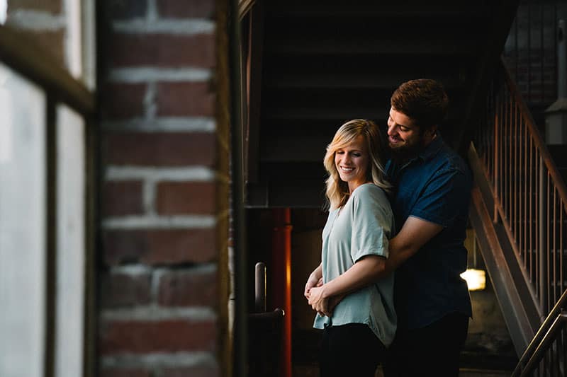 couple, étreindre, dans, maison