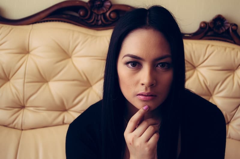 portrait, femme, séance, divan