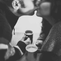 jeune couple, baisers, dans, café