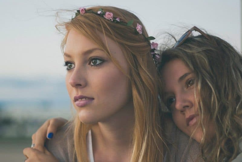 filles imaginaires, étreintes