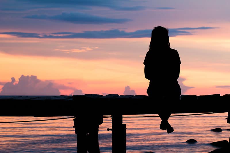 silhouette, triste, femme, séance, dock