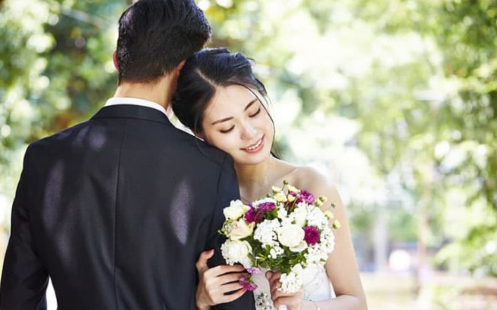 jeune couple se marier