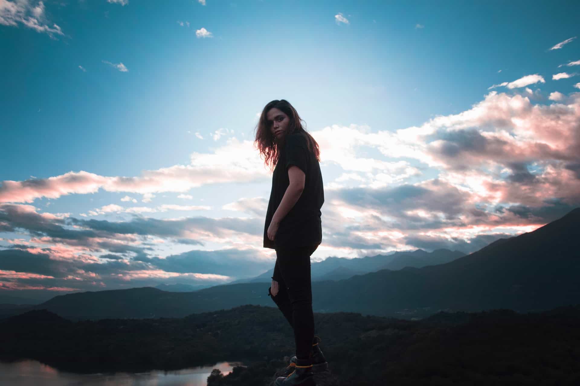 femme, pensée, montagne