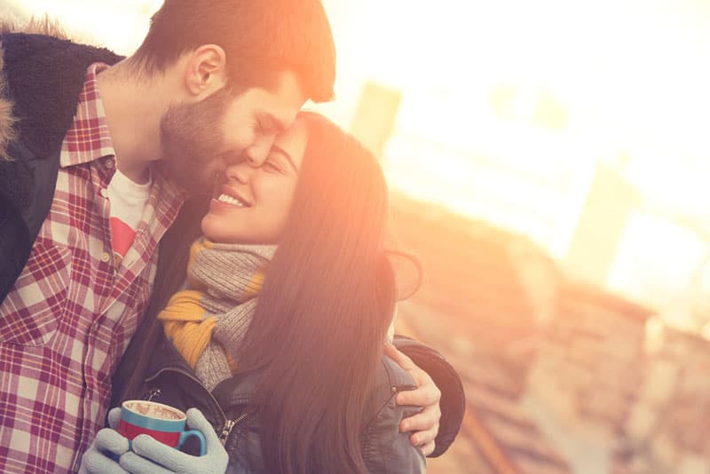 jeune couple, apprécier, les, vue