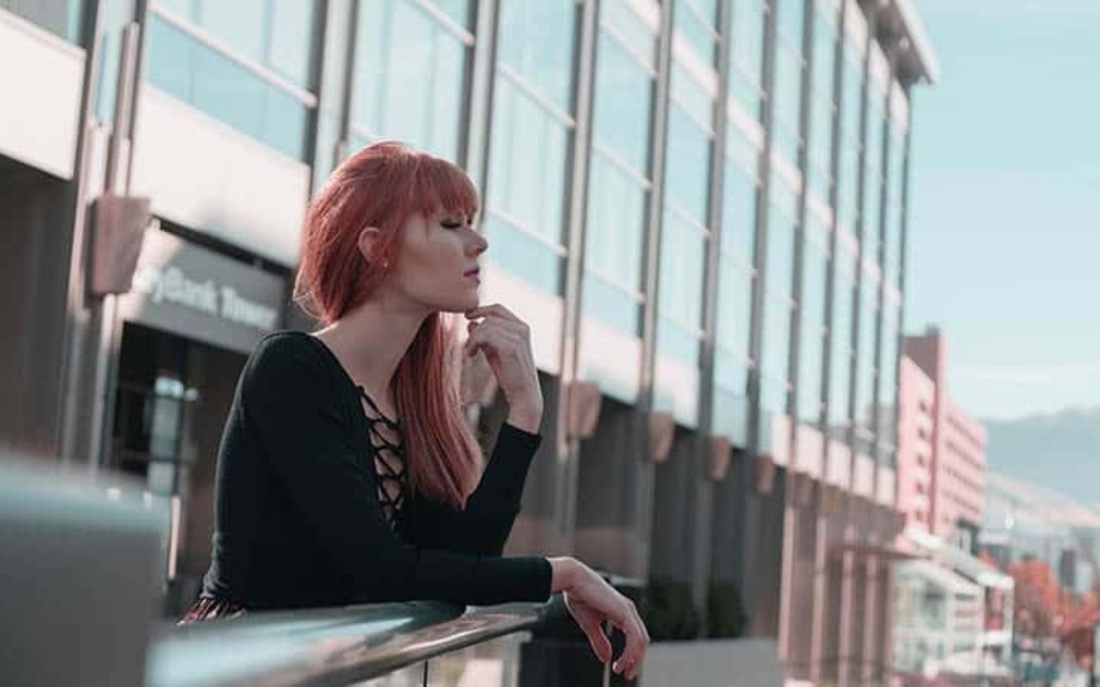 femme pensant