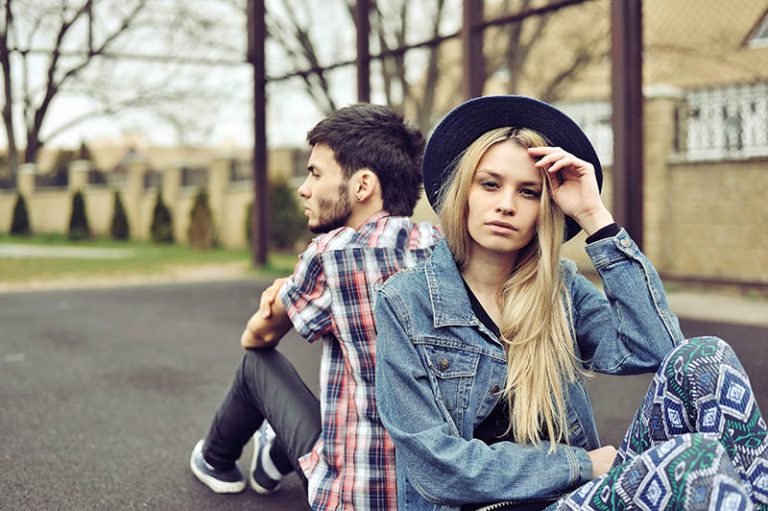 couple triste ne se parle pas