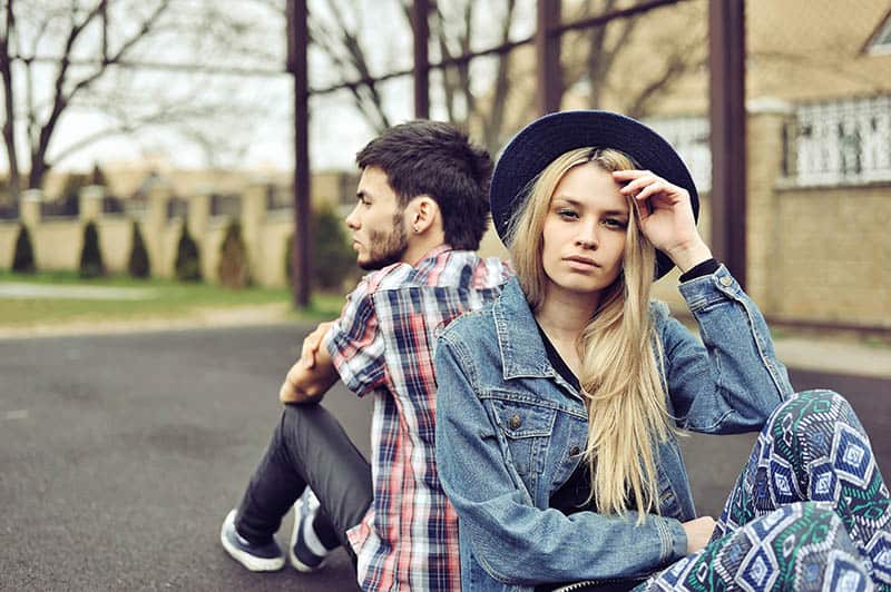 couple triste ne se parle pas