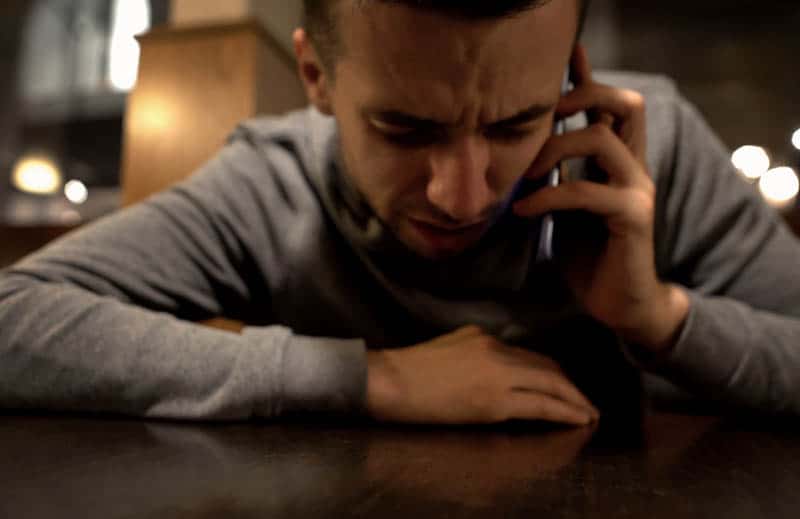 jeune, triste, conversation téléphone