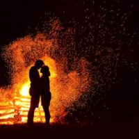 couple au coin du feu