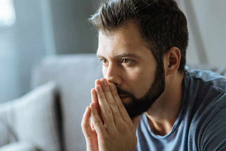 Silence Radio Avec Un Homme Qui Ne Veut Pas S'engager