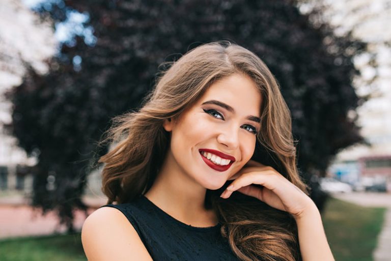 portrait, jeune, femme, Sourire