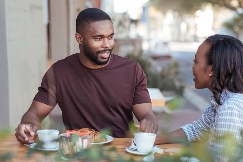 homme femme, parler café
