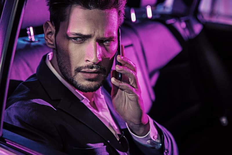 jeune, ivre, téléphone, dans voiture
