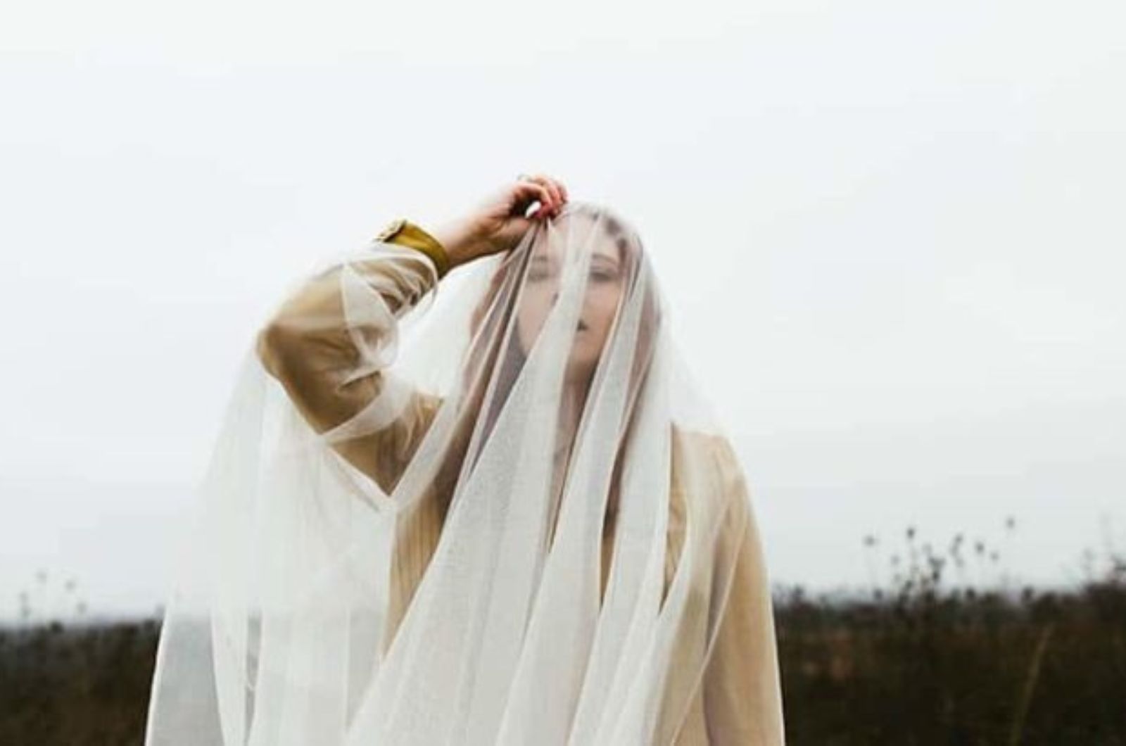 femme en blanc