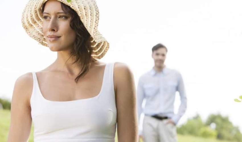 jolie femme avec un chapeau