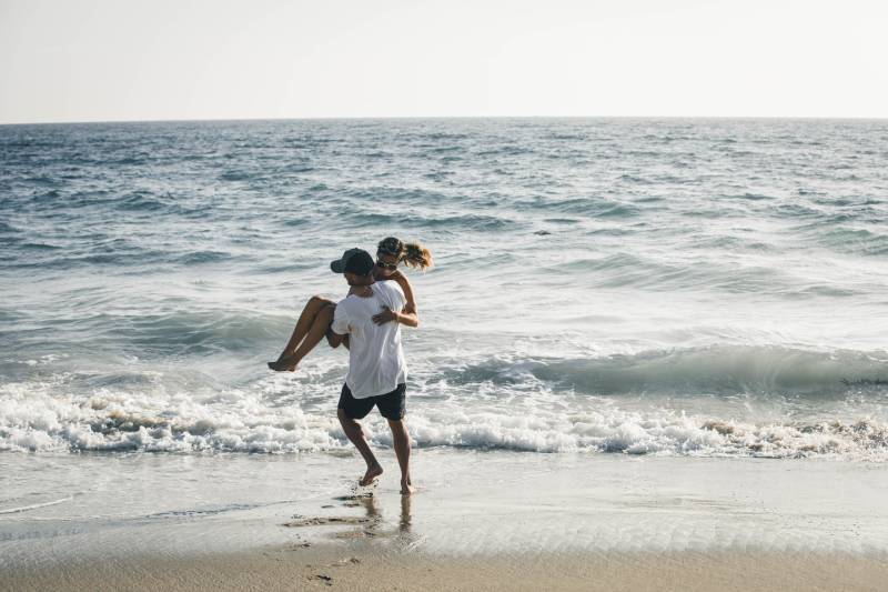 couple romantique sur la plage