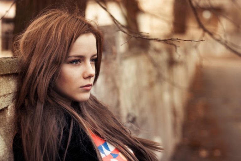 triste jeune femme