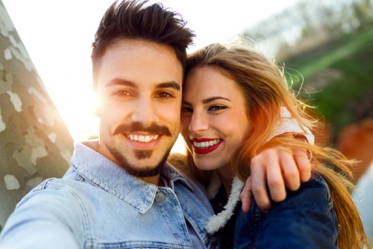 couple romantique heureux