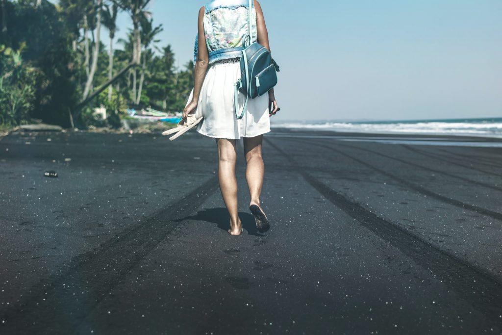 femme définit la plage