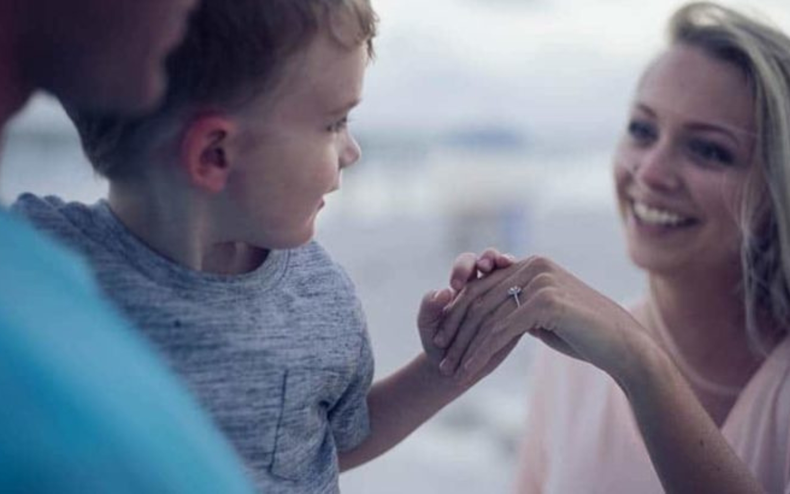 une femme avec un enfant