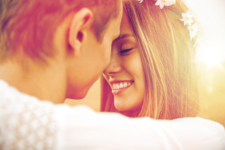 un homme et une femme amoureux