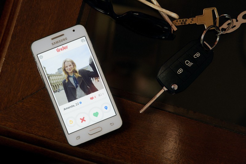 photos de téléphones portables et de clés de voiture