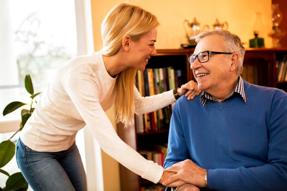 un portrait d'une femme heureuse et d'un père