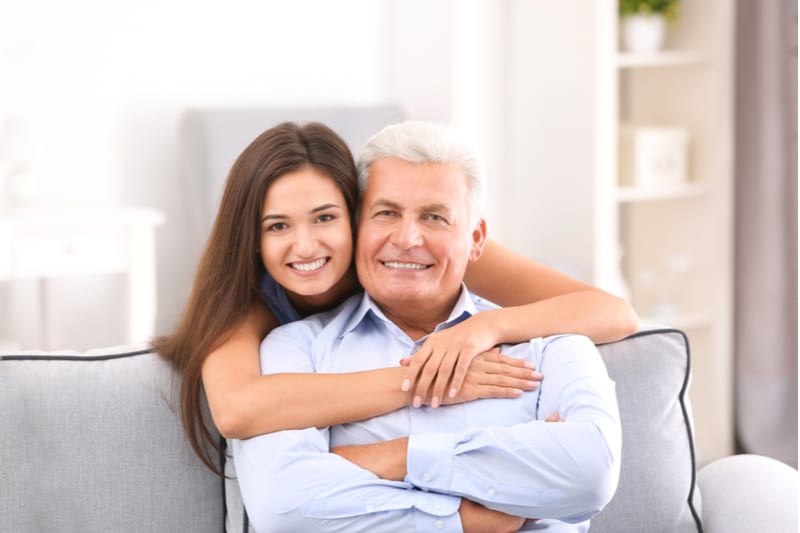 Homme mûr avec sa fille