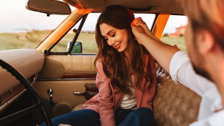 22 Signes Qui Révèlent Qu’une Femme Timide Est Amoureuse