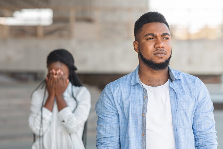 l'homme quitte la femme