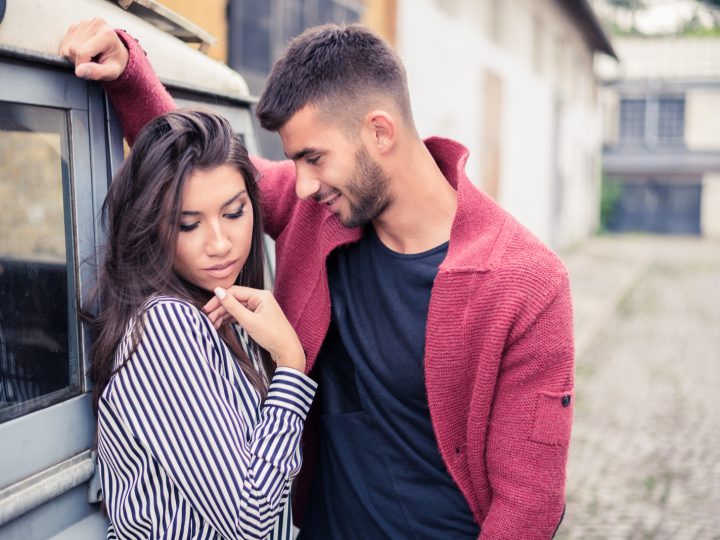 Le Langage Corporel Masculin Et L’attirance Pour Les Femmes