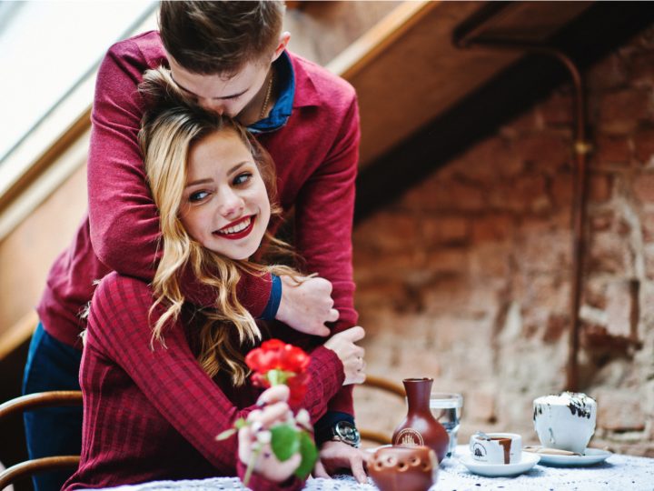 Est-il Attiré Par Moi Ou Est-il Simplement Gentil ? 12 Façons De Le Savoir