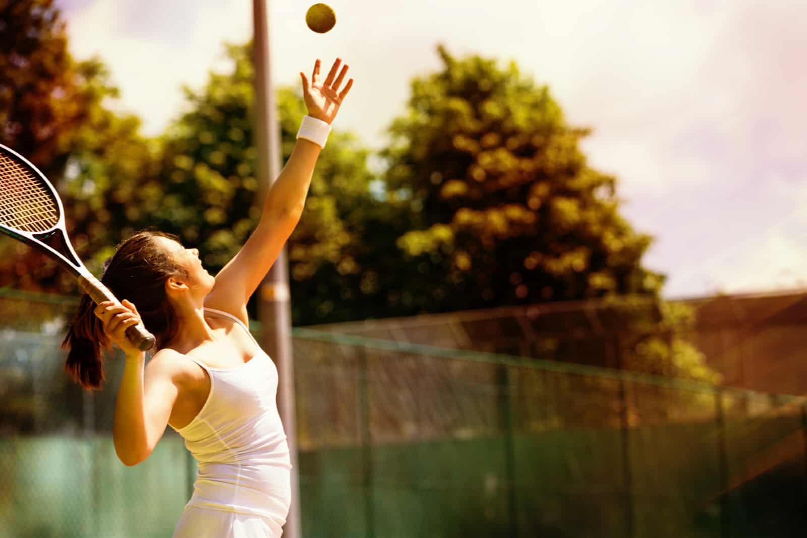 femme jouant au tennis