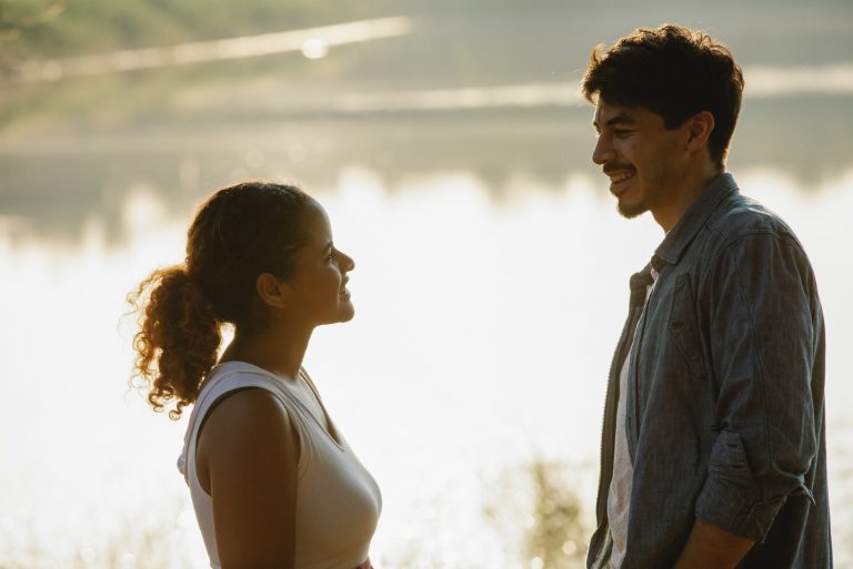 comment charmer une femme avec le regard