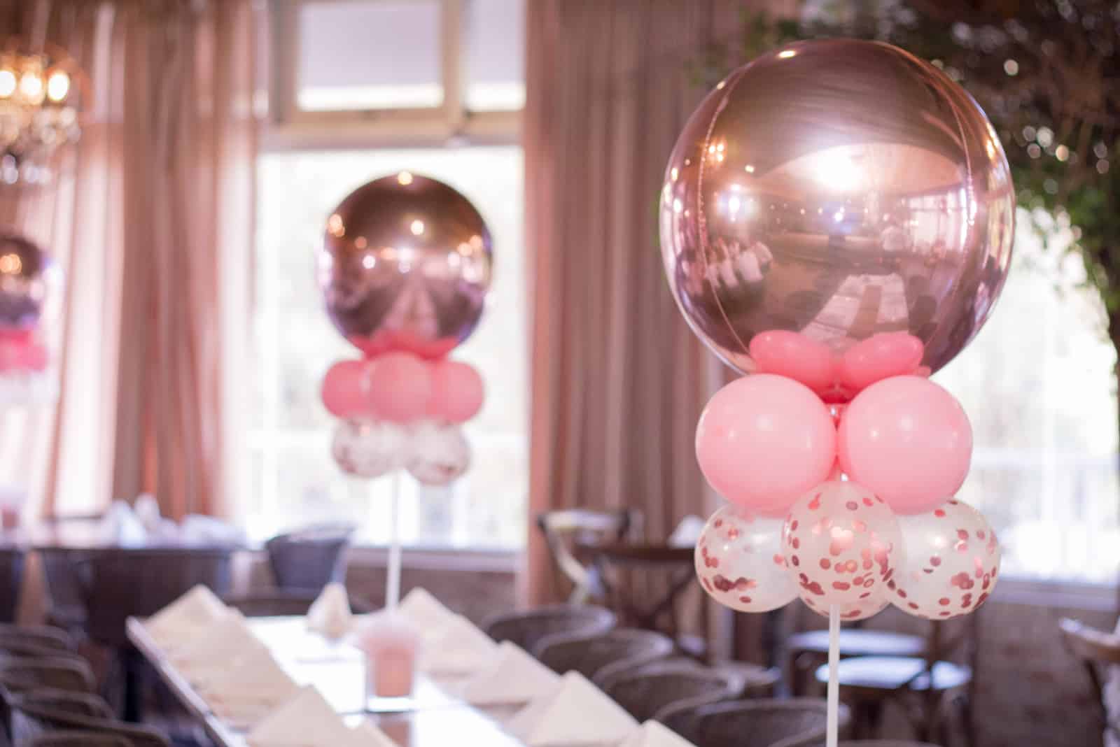 décoration d'anniversaire de ballons roses métalliques
