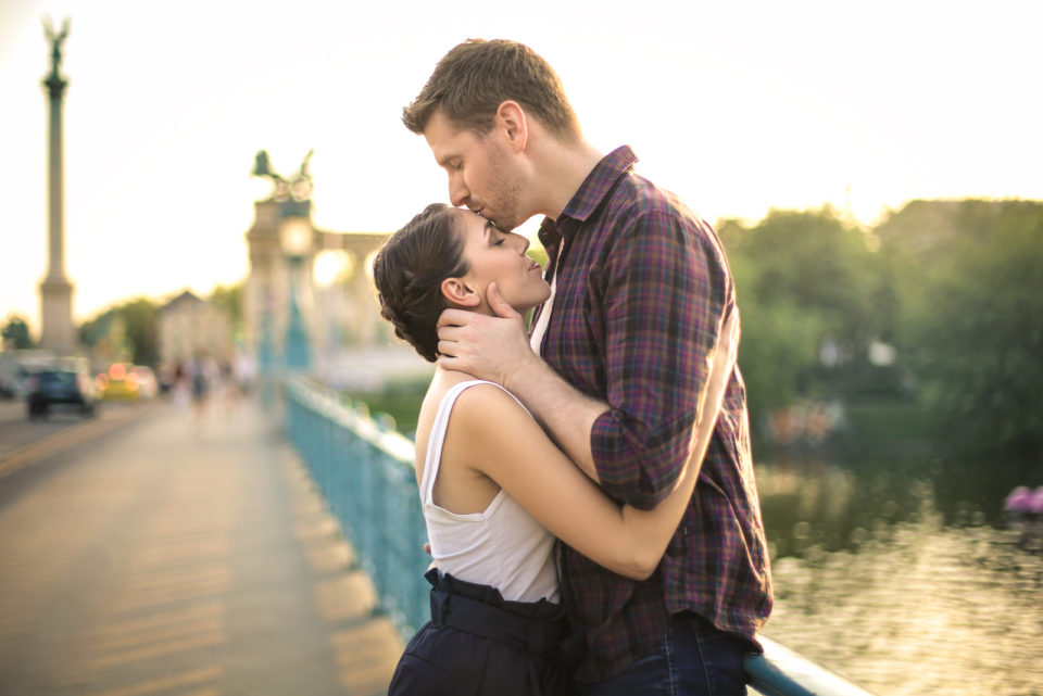 Bisous Sur Le Front Quelle Magie Se Cache Derrière Ce Geste