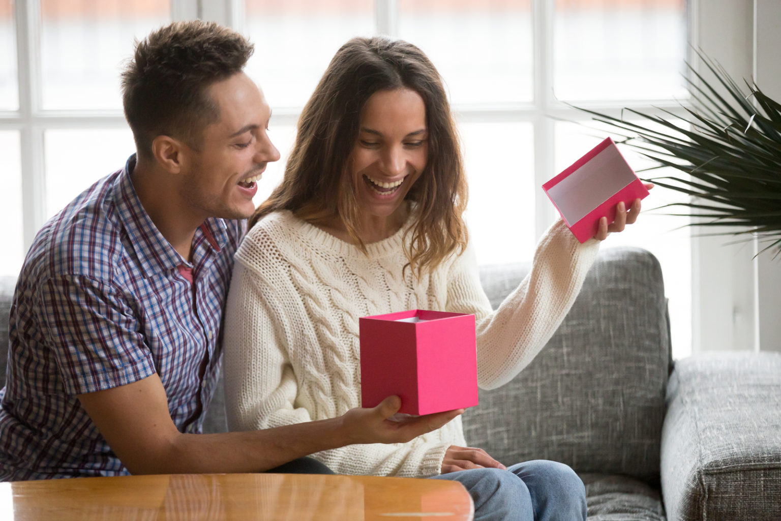 Les Cadeaux Symboliques Pour Un An De Relation La Liste 2022