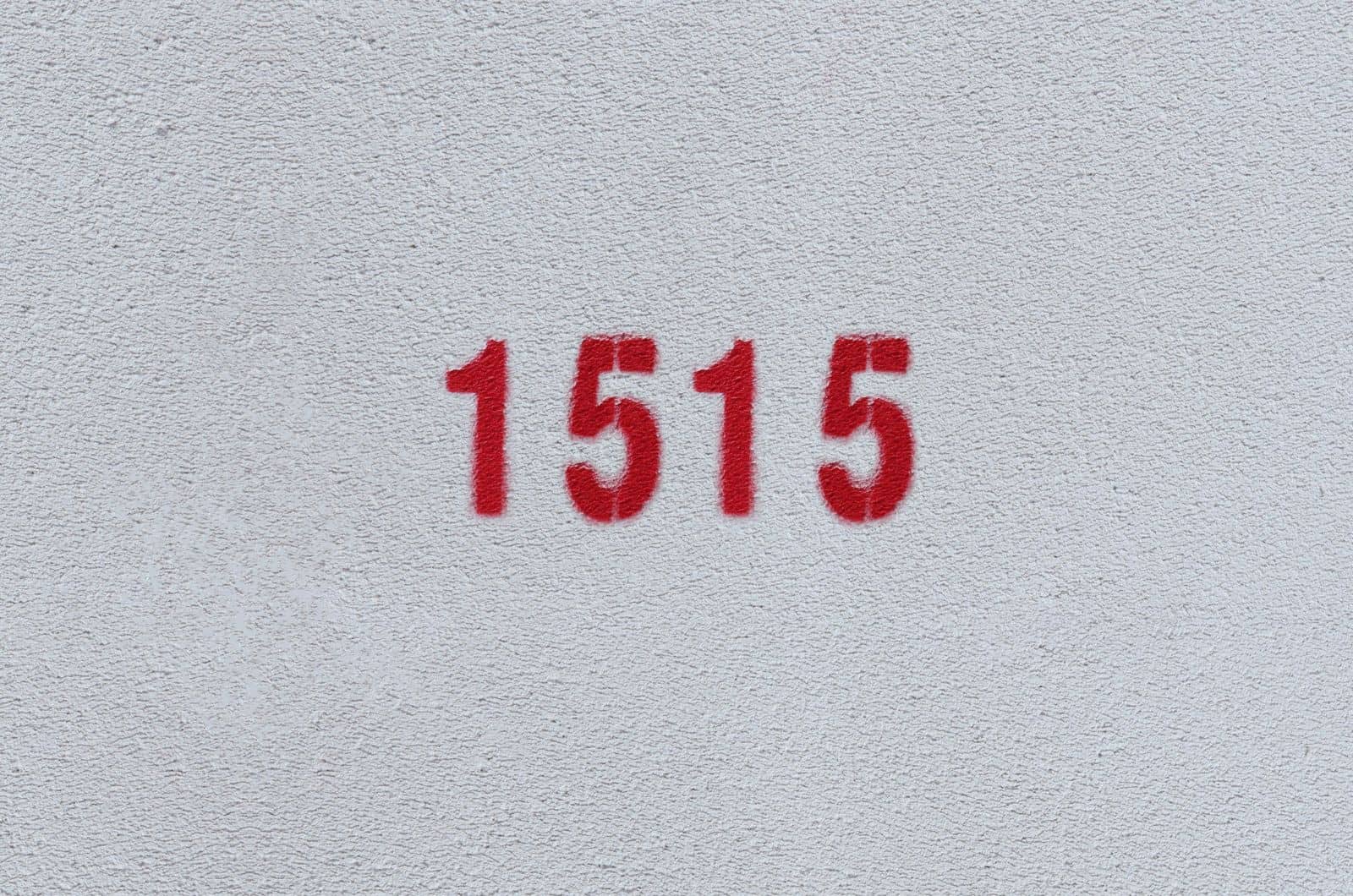 Numéro rouge 1515 sur le mur blanc