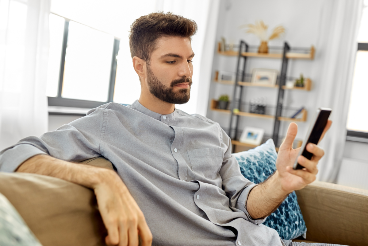 Silence Radio Avec Un Homme Qui Ne Veut Pas S'engager