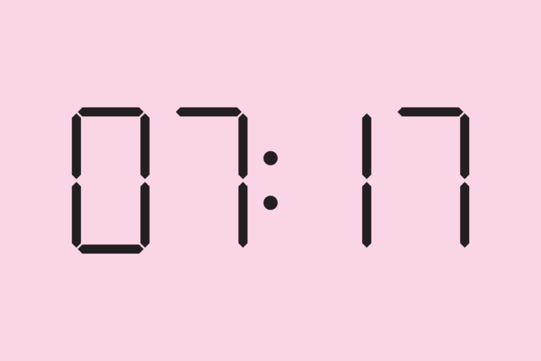 7h17 sur l'horloge rose