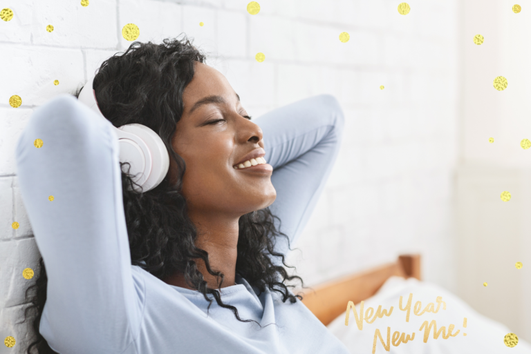 femme appréciant et regardant vers l'avant la nouvelle année et de nouvelles opportunités d'amour