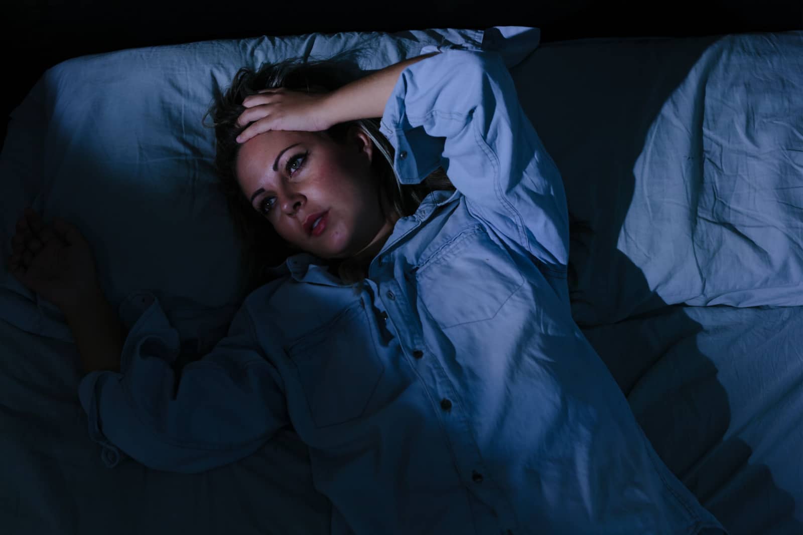 femme ayant des problèmes de sommeil