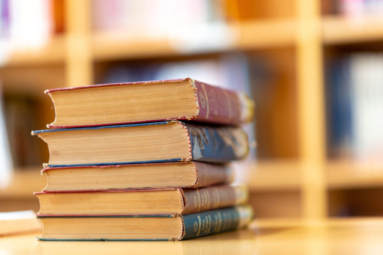 livres sur table